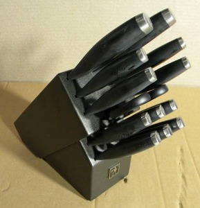 lot 19 image: 14 piece Cutlery Set