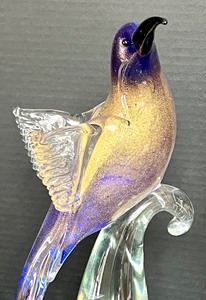 lot 24 image: Pair of Formia Vetri di Murano Bird Figurines