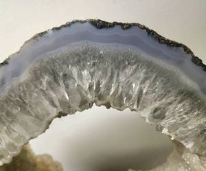 lot 104 image: Large Geode