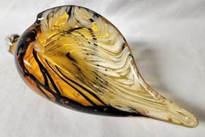 lot 108 image: Pair of Distinctive Art Glass Shells