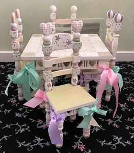lot 70 image: Doll Sized Wooden Table and 4 Chairs Adorned with Colorful Ribbons