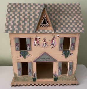 lot 72 image: Vintage Mills River Doll House and a Tea Set