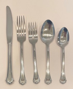 lot 173 image: Oneida Silver Plated Flatware Grouping