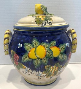 lot 177 image: Lovely Lemon Themed Pottery
