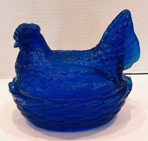 lot 175 image: Vintage Cobalt Blue Chicken Dish