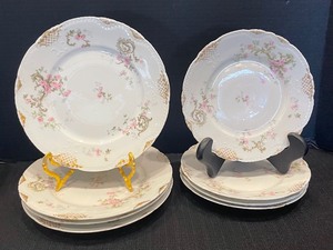 lot 186 image: Theodore Haviland Limoges of France China Grouping