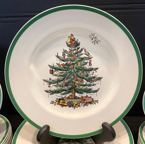 lot 250 image: Spode Christmas Tree Dish Service for 8