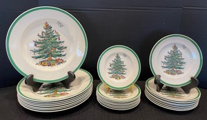 lot 252 image: Spode Christmas Tree Dish Service for 8