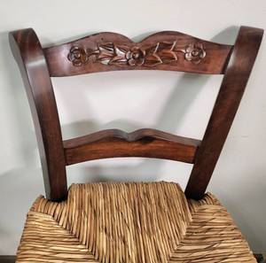lot 127 image: Beautifully Carved Trio of Counter Stools with Woven Seats