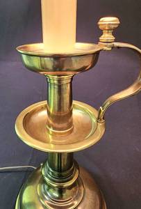 lot 128 image: Classic Brass Lamp with Vintage Styling