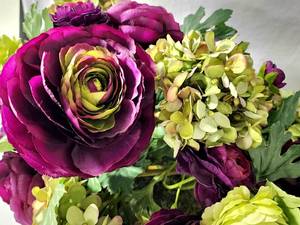 lot 109 image: Gorgeous Faux Floral - Foliage Arrangement