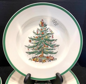 lot 260 image: Spode Christmas Tree Service for 4