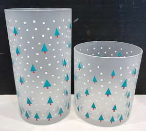 lot 147 image: Vintage Frosted Tree and Polka Dot Tumblers