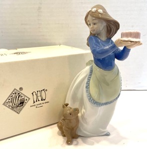 lot 287 image: NAO Lladro Puppys Birthday Sculpture