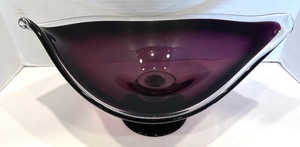 lot 304 image: Amazing Amethyst Colored Art Glass Pedestal Bowl