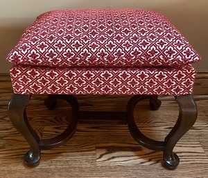 lot 321 image: Vintage Upholstered Foot Stool