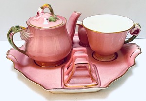 lot 334 image: Royal Wilton Petunia Tea Set