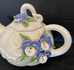 lot 341 image: Mudpie Tea Service