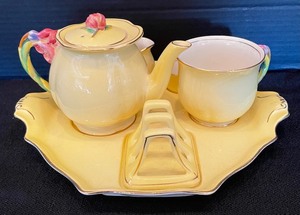 lot 189 image: Vintage Royal Winton Tea Service Tiger Lily Breakfast Set
