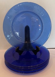 lot 359 image: Charming Chargers