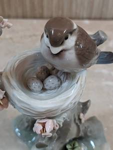 lot 55 image: Lladro Bird in the Nest Porcelain Figurine -1299
