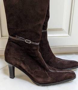 lot 214 image: Bellofatto Brown Suede Boots