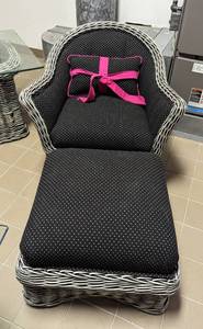 lot 33 image: Adorable BlackWhite Wicker Furniture Grouping