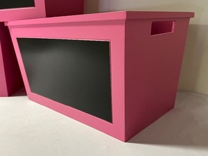 lot 405 image: Set of Four Do Your Room Hot Pink Storage Totes with Chalkboard Fronts