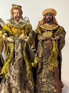 lot 414 image: Three Large Wiseman Figurines