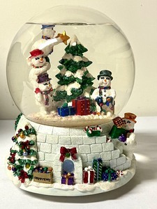 lot 421 image: Christopher Radko Frosty the Snowman Snow Globe