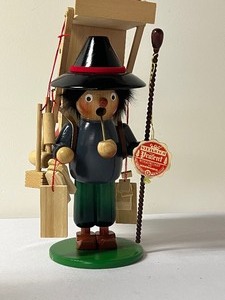 lot 423 image: Holzkunst Ulbricht and Steinbach Nutcrackers