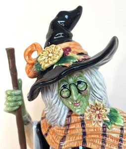 lot 377 image: Fitz & Floyd Classics Halloween Harvest Collection Porcelain Witch