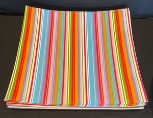 lot 396 image: Bright and Bold Table Decor