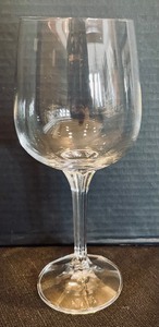 lot 397 image: 24 Crystal Wine Glasses