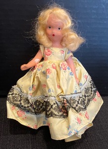 lot 394 image: 4 Vintage Storybook Dolls
