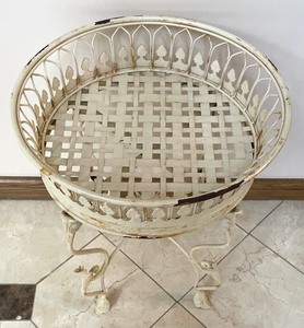 lot 446 image: Vintage Painted Metal Table