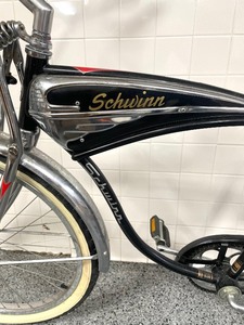 lot 448 image: Schwinn Classic Vintage Tank Cruiser Bicycle