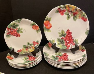 lot 454 image: Royal Doulton Vintage Grape China Grouping