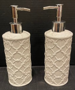 lot 459 image: Beautiful Bathroom Accessories
