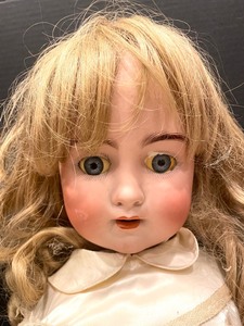 lot 460 image: Vintage Doll