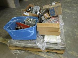 lot 7 image: Pallet of Hardware and Braces for Teardrop Pallet Racking Systems - SOLD AS IS