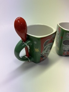 lot 36 image: Unused Rare Mickey, Minnie, Goofy Hot Chocolate Mugs with Spoons by Zak Designs