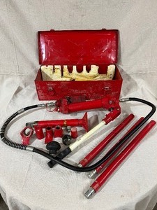 lot 104 image: Wel-Bilt Porta Power 4 Ton Jack