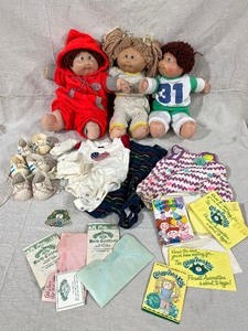 lot 97 image: Cabbage Patch Kids Lot