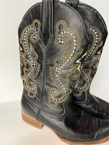 lot 107 image: Black Potrero Boots