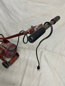 lot 81 image: Electric floor scraper stripping machine. 12 HP heavy duty - tested and working