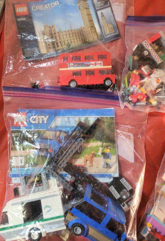 lot 10 image: Legos - Several Packages to Assemble