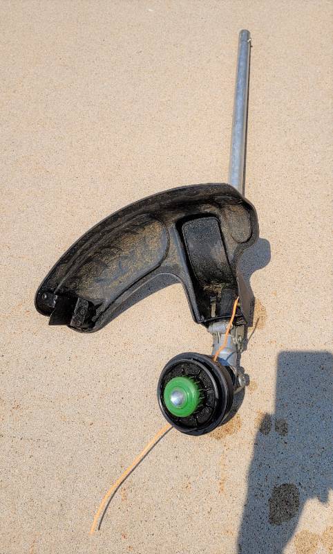 lot 28 image: John Deere Grass Trimmer Lower Unit