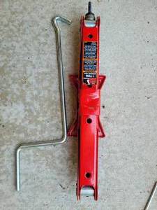 lot 56 image: 1 (One) Ton Scissor Jack - New