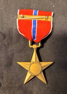 lot 72 image: United States Armed Forces Bronze Star Medal (BSM)
